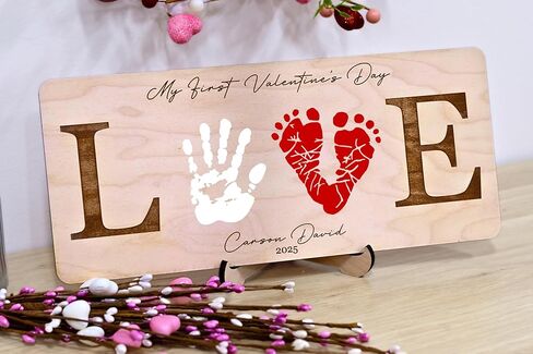 بصمات أقدام وبصمات أيدي الطفل الأول في عيد الحب، فن بصمة عيد الحب، تذكار بصمة يد عيد الحب لعام 2025، علامة عيد الحب الأول in Kuwait