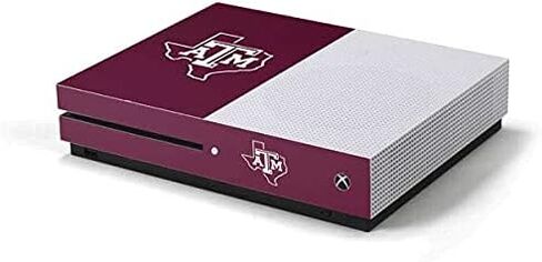 ملصق Skinit المخصص للألعاب متوافق مع وحدة تحكم Xbox One S - تصميم مخطط تفصيلي مرخص رسميًا من College Texas A&M in Kuwait