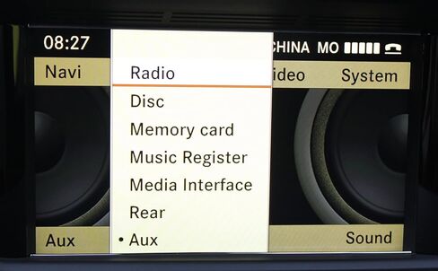 كابل واجهة وسائط AUX متوافق مع مقبس Mercedes Benz 2010-2016 MMI بطول 3.5 مم بطول 120 سم in Kuwait