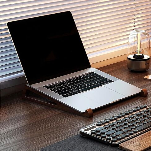 حامل كمبيوتر محمول من الخيزران للمكتب - حامل مريح وموفر للمساحة وخفيف الوزن لأجهزة الكمبيوتر المحمولة وأجهزة iPad والأجهزة اللوحية (بني) in Kuwait