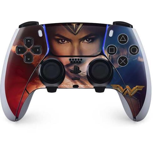 ملصق Skinit المخصص للألعاب متوافق مع وحدة تحكم PS5 DualSense Edge Pro - تصميم نمط وضعية مرخص رسميًا من DC Comics Wonder Woman Action Pose in Kuwait