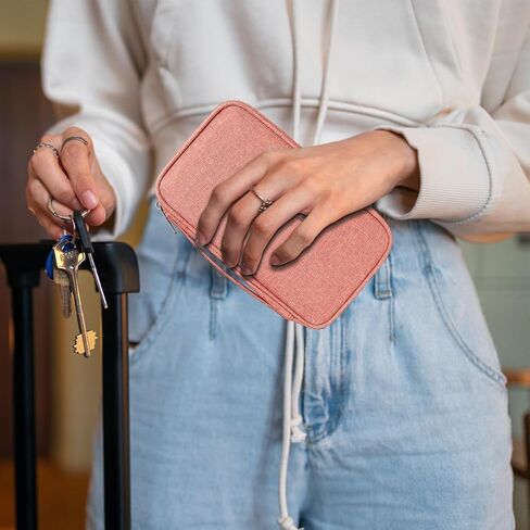 منظم وثائق السفر مع RFID، حامل جواز سفر عائلي، محفظة للنساء والرجال، حافظة محمولة ومقاومة للماء للبطاقات، بطاقة الصعود إلى الطائرة، التذاكر بسحاب ﻿ in Saudi Arabia