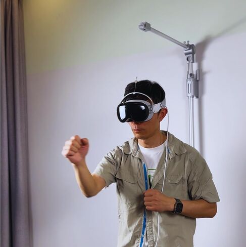 GraviPro – Dynamic Relief Stand for VR Headsets, Compatible with Apple Vision Pro | Adjustable Arm for Face & Neck Pressure, Foldable Support for Long Session in Saudi Arabia