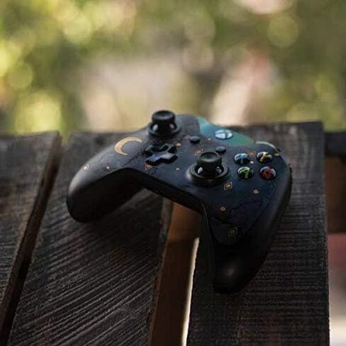 ملصق Skinit المخصص للألعاب متوافق مع وحدة تحكم Xbox One - تصميم القمر والنجوم المصمم في الأصل in Kuwait