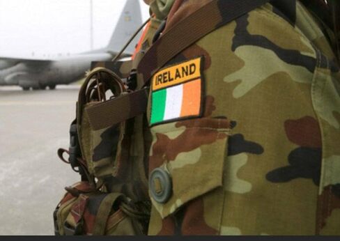 رقعة علم أيرلندا (3.75 بوصة) شارة مطرزة بخطاف وحلقة Airsoft الألوان فنون الدفاع عن النفس الجيش الأيرلندي التكتيكي المعنويات زين in Kuwait