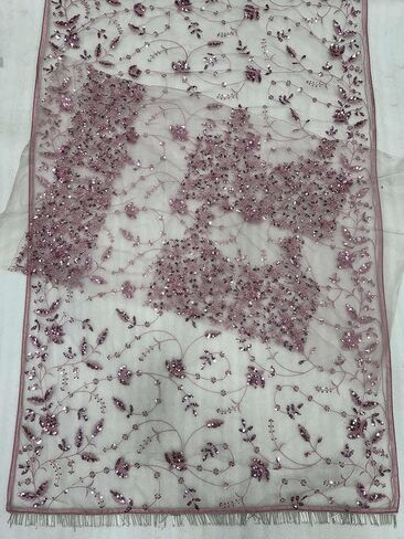 ساري شبكي مستوحى من بوليوود مع بلوزة مطرزة يدويًا غير مخيطة، ملابس زفاف تقليدية. in Kuwait