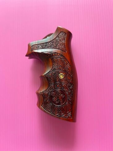 Hardwood Handgun Grips Compatible with Smith and Wesson K/L Frame Square Butt Revolvers Finger Groove Checkered Design Deluxe Classic Handmade Craft Handcraft in Kuwait
