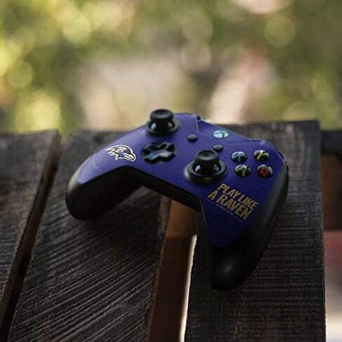 غلاف Skinit المخصص للألعاب متوافق مع وحدة تحكم Xbox One Elite - تصميم شعار فريق NFL Baltimore Ravens المرخص رسميًا in Kuwait