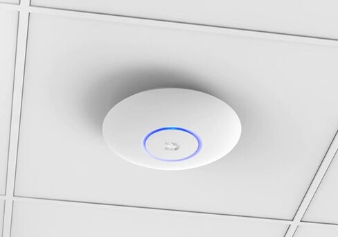 Ubiquiti UAP-AC-PRO-US UniFi AP AC PRO 802.11ac نقطة وصول لاسلكية مع مجموعة التركيب (متجددة) in Saudi Arabia