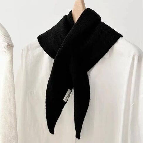 Women'S Elegant Solid Color Triangle Scarf - Handmade Warm Winter Accessory for Neck in Saudi Arabia