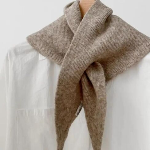 Women'S Elegant Solid Color Triangle Scarf - Handmade Warm Winter Accessory for Neck in Saudi Arabia