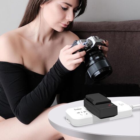 شاحن بطارية متوافق مع Leica D-LUX 5. الجهد الكهربائي العالمي (100-240 فولت)، تصميم مدمج محمول، قابس قابل للطي (يتضمن شاحن السيارة) in Kuwait