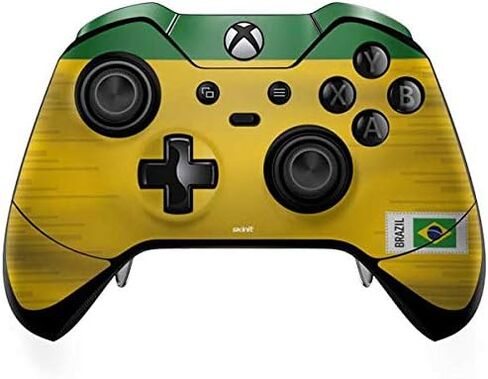 ملصق Skinit المخصص للألعاب متوافق مع وحدة تحكم Xbox One Elite - تصميم علم كرة القدم البرازيلي المصمم في الأصل in Saudi Arabia