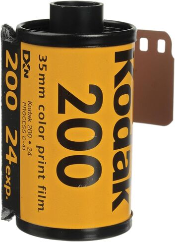 فيلم Kodak Gold 200 لون سلبي (فيلم رول 35 مم، 24 تعريض) - عبوة من 3 قطع مع قطعة قماش للتنظيف من الألياف الدقيقة in Kuwait