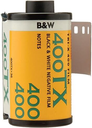 فيلم Kodak Professional Tri-X 400 باللونين الأسود والأبيض (فيلم رول 35 مم، 36 تعريضًا) - عبوتان مع قطعة قماش للتنظيف من الألياف الدقيقة in Kuwait
