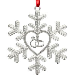 عيد الميلاد الأول في زخرفة منزلنا الجديد 2025، زينة معدنية معلقة لعيد الميلاد مع تذكار رئيسي للأزواج، ديكور شجرة عيد الميلاد، أفكار هدايا الترحيب بالمنزل، الحلي in Kuwait