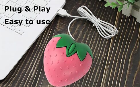 ماوس سلكي لطيف على شكل فاكهة وردية على شكل فراولة، ماوس صامت محمول خفيف الوزن USB جرلي بصري سلكي لجهاز Chromebook PC والكمبيوتر المحمول Mac والكمبيوتر المكتبي للأطفال والبنات والنساء والمكتب هدية للمدرسة in Kuwait