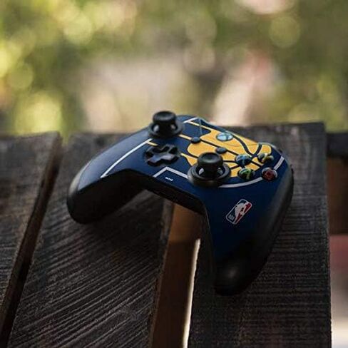 ملصق Skinit المخصص للألعاب متوافق مع وحدة تحكم Xbox One S - تصميم شعار كبير مرخص رسميًا من NBA Indiana Pacers in Kuwait