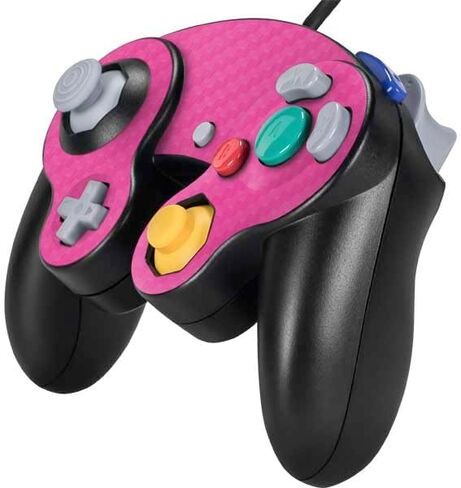 غلاف Skinit المخصص للألعاب متوافق مع وحدة تحكم Nintendo Gamecube - تصميم مادة من ألياف الكربون الوردية المتخصصة in Kuwait