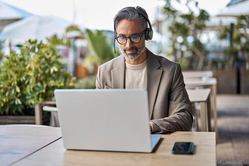 سماعات الرأس Yealink WH64 Hybrid Dual Teams مع تقنية Dongle Hybrid المُحسّنة لتصميم Microsoft Teams ثنائي الأذن لتقليل الضوضاء USB in Saudi Arabia