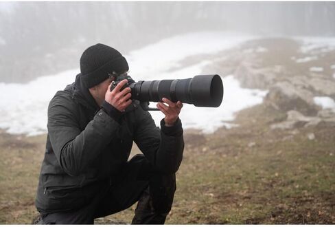 عدسة Nikon NIKKOR Z مقاس 180-600 مم وببؤرة f/5.6-6.3 VR (Nikon Z) (20117) + محول FTZ II + بطاقة ذاكرة سعة 64 جيجابايت + حقيبة ظهر + Monopod + قارئ بطاقات + برنامج Corel Photo + مجموعة مرشح + محفظة ذاكرة + المزيد in Saudi Arabia