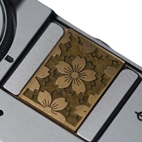 زر تحرير المصراع النحاسي المتين مع نمط الأزهار المنقوشة لكاميرا XT30 A7C2 يعزز ثبات القبضة in Kuwait