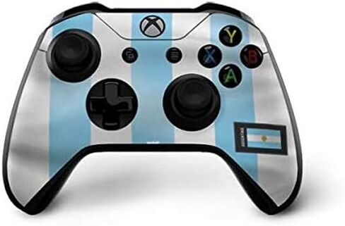 ملصق Skinit المخصص للألعاب متوافق مع وحدة تحكم Xbox One X - سكينيت مرخص رسميًا ومصمم في الأصل بتصميم علم كرة القدم الأرجنتيني in Kuwait