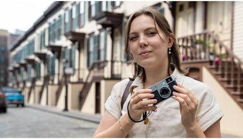 حزمة كاميرا FUJIFILM X Half Premium الرقمية المدمجة (فضية) مع طابعة الهاتف الذكي Fuji Link 3 (أبيض صلصال) + فيلم Instax Mini + بطاقة ذاكرة سعة 64 جيجابايت + حامل ثلاثي مرن + مجموعة تنظيف + المزيد in Saudi Arabia
