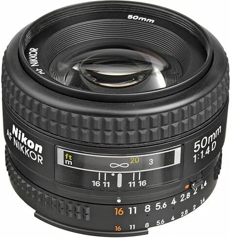 حزمة عدسة Nikon AF NIKKOR مقاس 50 مم f/1.4D طراز الولايات المتحدة الأمريكية (1902) مع حافظة عدسة مبطنة + طقم مرشح ماكرو + فلاتر عدسات UV وCPL وFL + غطاء توليب + حافظة غطاء العدسة + طقم تنظيف العدسة in Saudi Arabia