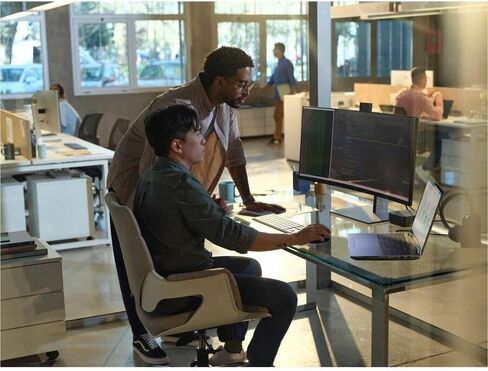 محطة عمل متنقلة HP ZBook Fury G1i مقاس 16 بوصة - WQXGA - Intel Core Ultra 9 285HX - تقنية vPro - سعة 32 جيجابايت - SSD 1 تيرابايت - فضي ميتيور in Kuwait