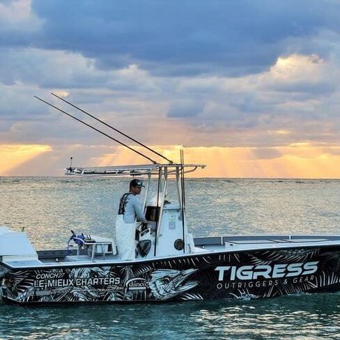 Tigress XD Telescoping Aluminum 12’ Center Outrigger, Ideal for Sport Fishing Boats up to 40 feet, Features Tigress XD 316 L Stainless Steel for Durability in Saudi Arabia
