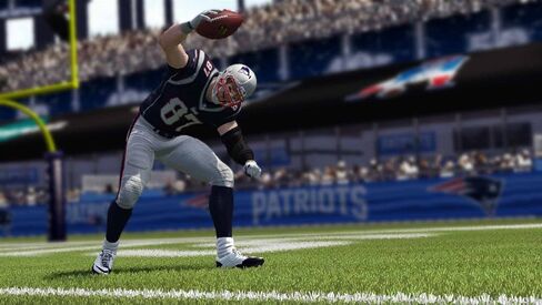 Madden NFL 17: Deluxe Edition - Xbox One (متجددة) in Kuwait