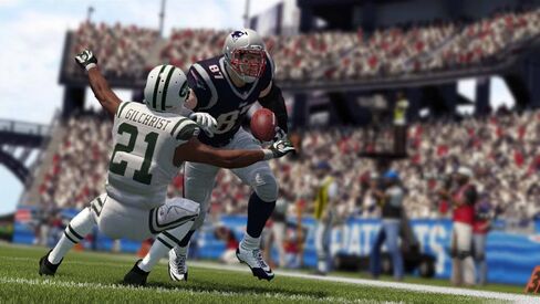 Madden NFL 17: Deluxe Edition - Xbox One (متجددة) in Kuwait