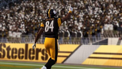 Madden NFL 17: Deluxe Edition - Xbox One (متجددة) in Kuwait