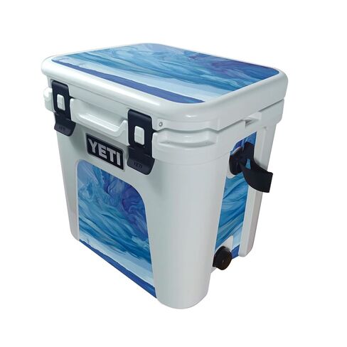 Cooler Skin متوافق مع Yeti Roadie 24 مع قابس تصريف (2025) - باندانا وردية - غطاء لاصق واقٍ من الفينيل 3M ممتاز - سهل الاستخدام | صُنع في الولايات المتحدة الأمريكية بواسطة MightySkins in Kuwait