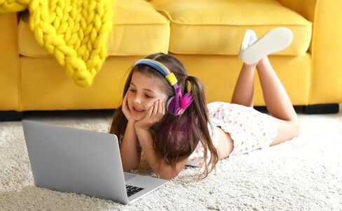 eKids Trolls Band Together سماعات بلوتوث للأطفال، سماعات رأس لاسلكية مع ميكروفون تتضمن سلك Aux، سماعات رأس قابلة للطي للأطفال منخفضة الحجم للمدرسة أو المنزل أو السفر in Saudi Arabia
