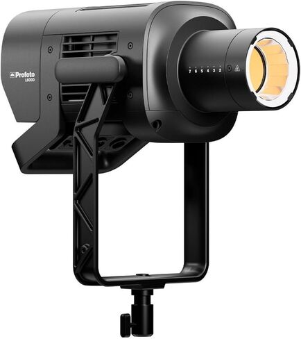 ضوء LED Profoto L600D خالٍ من الوميض مع تبريد متقدم وحزمة تعديل واسعة مع صندوق سوفت بوكس ​​مقاوم للحرارة بطول 3 أقدام مع جزء داخلي أبيض (عنصران) in Kuwait