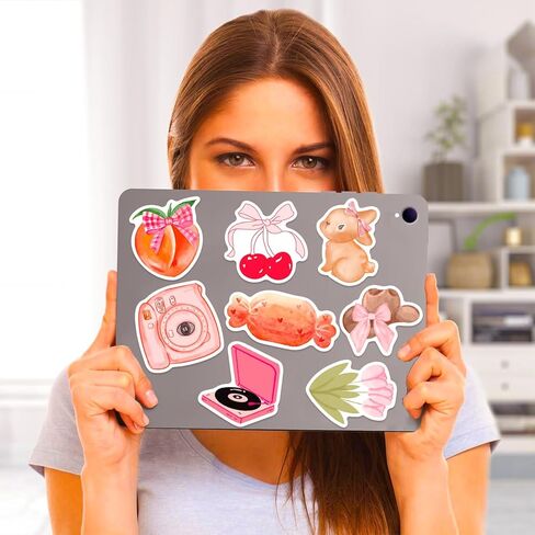 100 قطعة من ملصقات Coquette، حزمة ملصقات جمالية وردية، ملصقات لطيفة على شكل فيونكة للفتيات والنساء شارات فينيل مقاومة للماء لأجهزة الكمبيوتر المحمول وزجاجات المياه وقصاصات الكمبيوتر والهاتف والجيتار in Kuwait