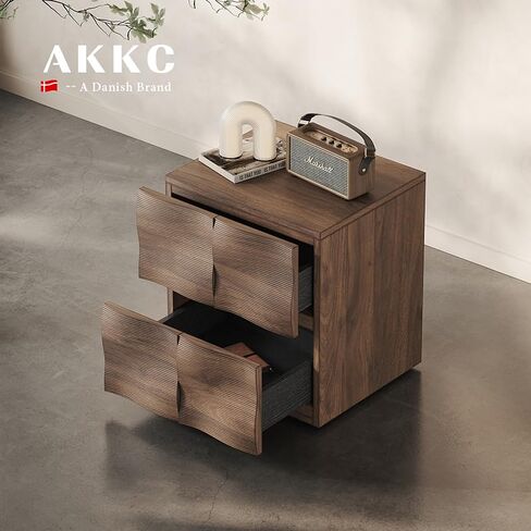 طاولات AKKC الليلية بنسيج الجوز الكلاسيكي | سعة تخزين كبيرة | أدراج| يمكن دمجه بسهولة في ديكور على الطراز الشمالي أو الحديث أو الريفي in Saudi Arabia