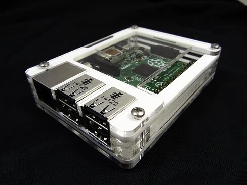 C4Labs Zebra Raspberry Pi Case for 3B+, 3, Pi 2, Pi B+ and 2B (Arctic White) with Heatsinks in Saudi Arabia