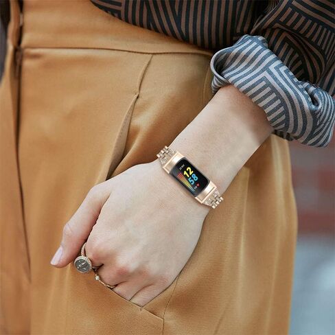 أساور أنيقة وجذابة متوافقة مع Fitbit Charge 6/Charge 5 لتتبع اللياقة البدنية والصحة، سوار أنيق من حجر الراين مصنوع من الفولاذ المقاوم للصدأ وحزام معصم بديل وحزام مجوهرات للسيدات (ذهبي عتيق) in Kuwait