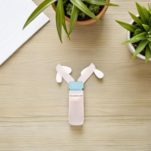 مروحة USB صغيرة محمولة برأس مزدوج قابلة للطي، جهاز تبريد صغير قابل لإعادة الشحن للسفر في الهواء الطلق، مروحة مكتب USB بيضاء in Kuwait