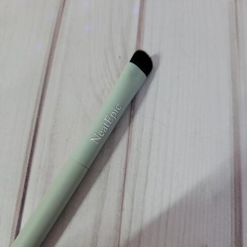 NeatEpic Cosmetic brushes Synthetic Hair, Ultra-Soft & Fluffy, Precision Blender for Seamless Eye Makeup, Makeup Brush in Saudi Arabia