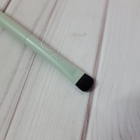 NeatEpic Cosmetic brushes Synthetic Hair, Ultra-Soft & Fluffy, Precision Blender for Seamless Eye Makeup, Makeup Brush in Saudi Arabia