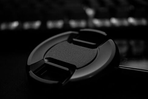 غطاء عدسة لأوليمبوس 9-18 ملم f/4-5.6 ED M.Zuiko Digital (يتضمن حامل الغطاء) in Kuwait