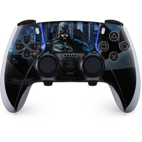 غلاف Skinit المخصص للألعاب متوافق مع وحدة تحكم PS5 DualSense Edge Pro - تصميم وضعية العمل الفني الهزلي المرخص رسميًا من DC Comics Batman Dark Knight Comic Art Action Pose in Kuwait