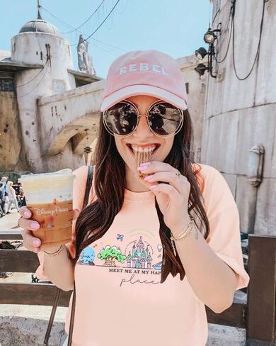 تي شيرت نسائي World Traveller تي شيرت Magic Kingdom Graphic تي شيرت مطابق للرحلة تي شيرت للفتيات لقضاء العطلات Hodilay بأكمام قصيرة in Kuwait