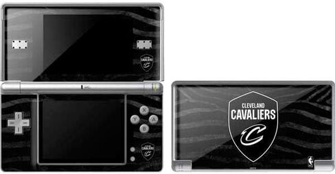 ملصق Skinit المخصص للألعاب متوافق مع DS Lite - تصميم طباعة حيوانات سوداء مرخص رسميًا من NBA Cleveland Cavaliers in Kuwait