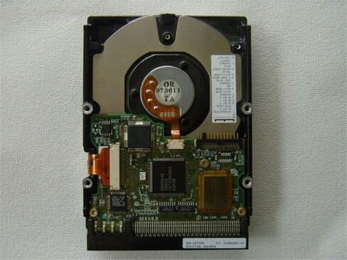 DCAS-32160, IBM 2.1GB SCSI 50-PIN Hard drive in Saudi Arabia