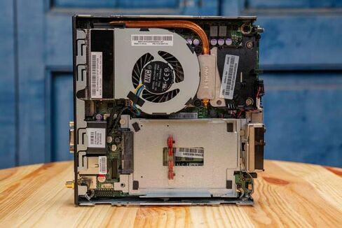 سطح المكتب Lenovo Thinkcentre M715Q AMD Ryzen 3 Pro-2200GE 4GB 128GB SSD W11H (متجدد) in Saudi Arabia